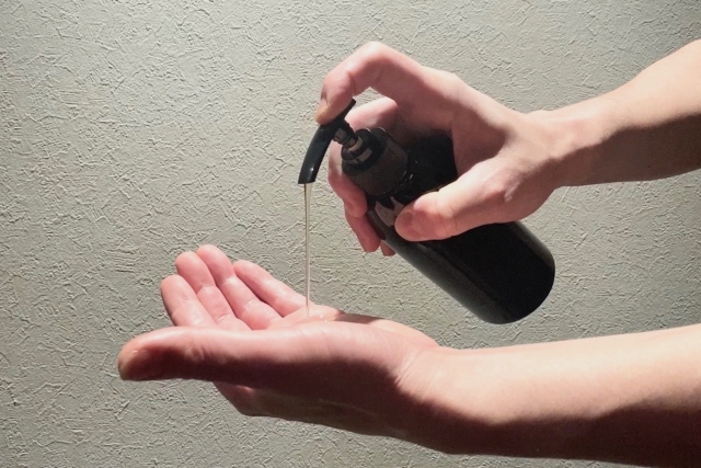 冬の乾燥で頭皮がかゆくなるイメージ